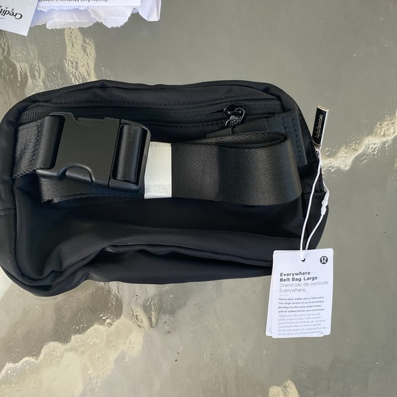 Lululemon Everywhere belt bag - Picture 2 of 2